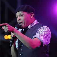 Dunia musik kembali berduka atas meninggalnya penyanyi Jazz legendaries Al Jarreau. Dalam usia 76 tahun, Al Jarreau meninggal pada hari Minggu (12/2/2017) pukul 6 pagi waktu setempat. (AFP/Bintang.com)
