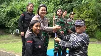 Kegiatan eksebisi menembak pistol ini dilaksanakan oleh Lantamal VIII Manado di Lapangan Tembak Pistol Markas Komando Lantamal VIII, Manado, Sulut Selasa (13/12/2022).