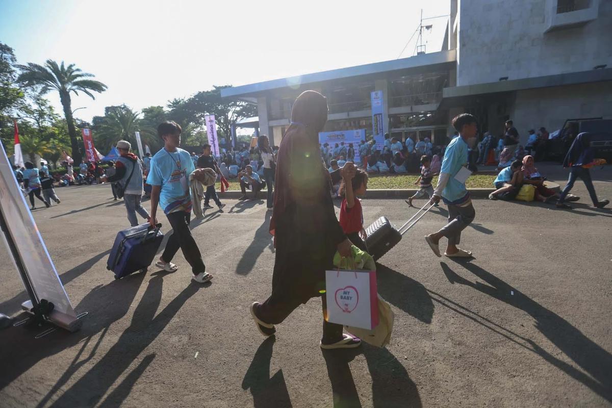 FOTO: Ribuan Pemudik Berangkat dari Masjid Istiqlal Melalui Program Mudik Gratis
