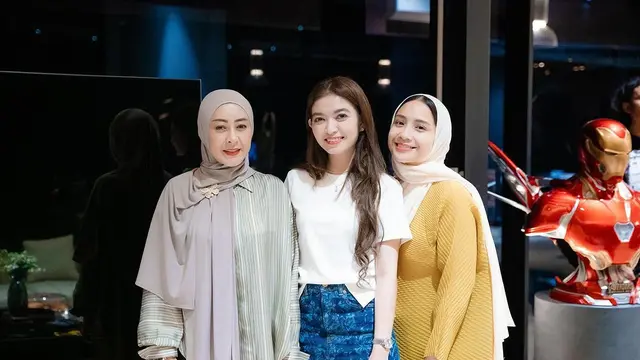 Gaya Akrab Nagita Slavina dan Selvi Ananda Nongkrong Bareng, Tampil Layaknya Bestie Meski Tanpa Outfit yang Sama