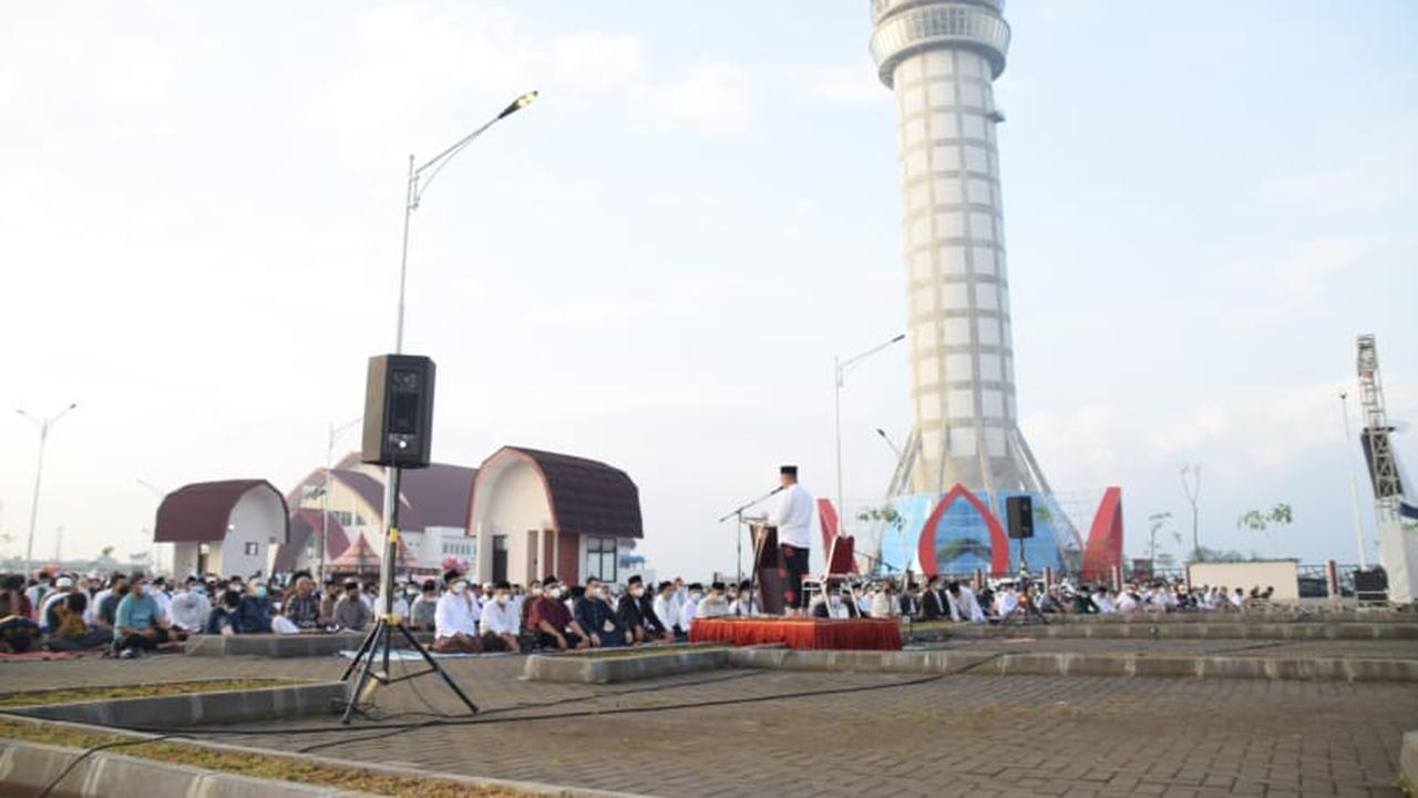 Dokumentasi salat Idul Fitri di Menara Teratai, Purwokerto, Banyumas. (Foto: Liputan6.com/Humas Pemkab Banyumas)