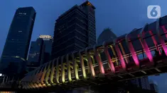 Suasana gedung perkantoran di Jakarta, Sabtu (17/10/2020). International Monetary Fund (IMF) memangkas proyeksi pertumbuhan ekonomi Indonesia 2020 menjadi minus 1,5 persen pada Oktober, lebih rendah dari proyeksi sebelumnya pada Juni sebesar minus 0,3 persen. (Liputan6.com/Johan Tallo)