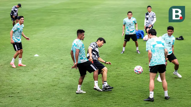 Foto: Ga Ada Akhlak, Ini Momen Shin Tae-yong Dibuat Terkapar oleh Pemainnya saat Gim Rondo