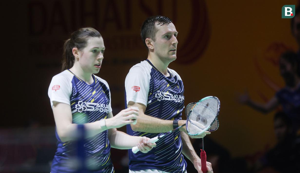 Bertanding di Istora Senayan, Jakarta, Kamis (23/1/2025), Rinov/Lisa menang dua gim langsung atas wakil Inggris, Gregory Mairs/Jenny Mairs dengan skor, 21-18, 22-20. (Bola.com/M Iqbal Ichsan)