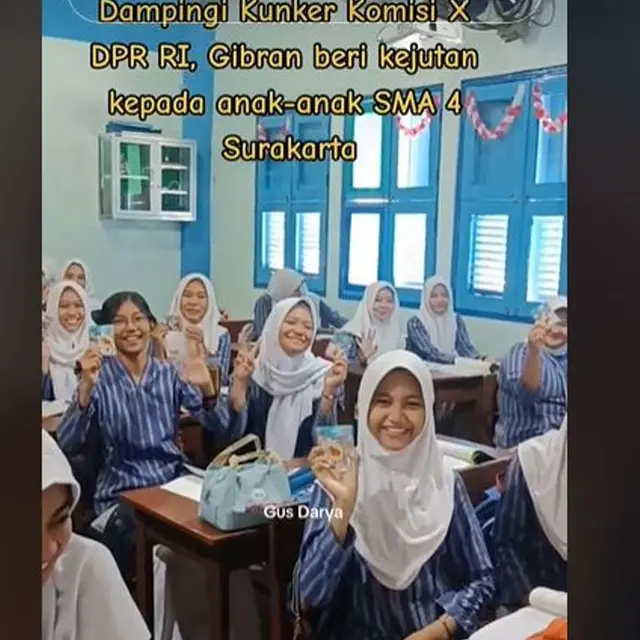 Gibran Rakabuming Bagikan Gantungan Kunci Teletubbies pada Siswa SMA, Bentuknya Auto Bikin Ketawa