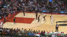 Berita video game recap NBA 2017-2018 antara Milwaukee Bucks melawan Toronto Raptors dengan skor 122-119.