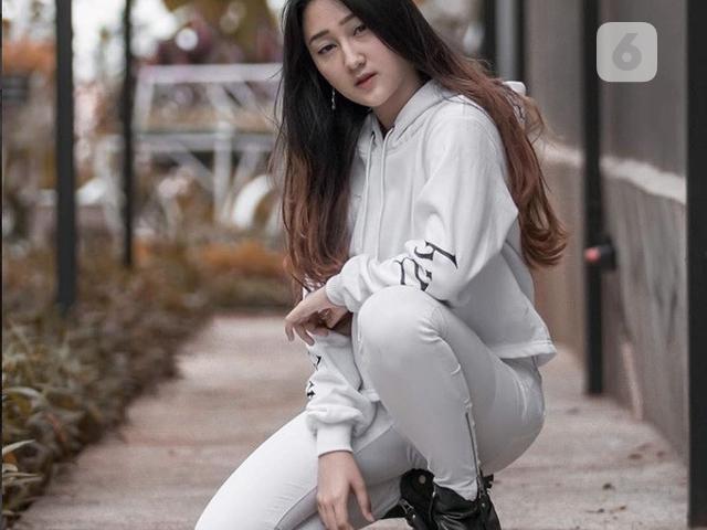 Lagu Goyang Dua Jari Milik Sandrina Mazaya Sudah Ditonton 100 Juta Kali Showbiz Liputan6 Com
