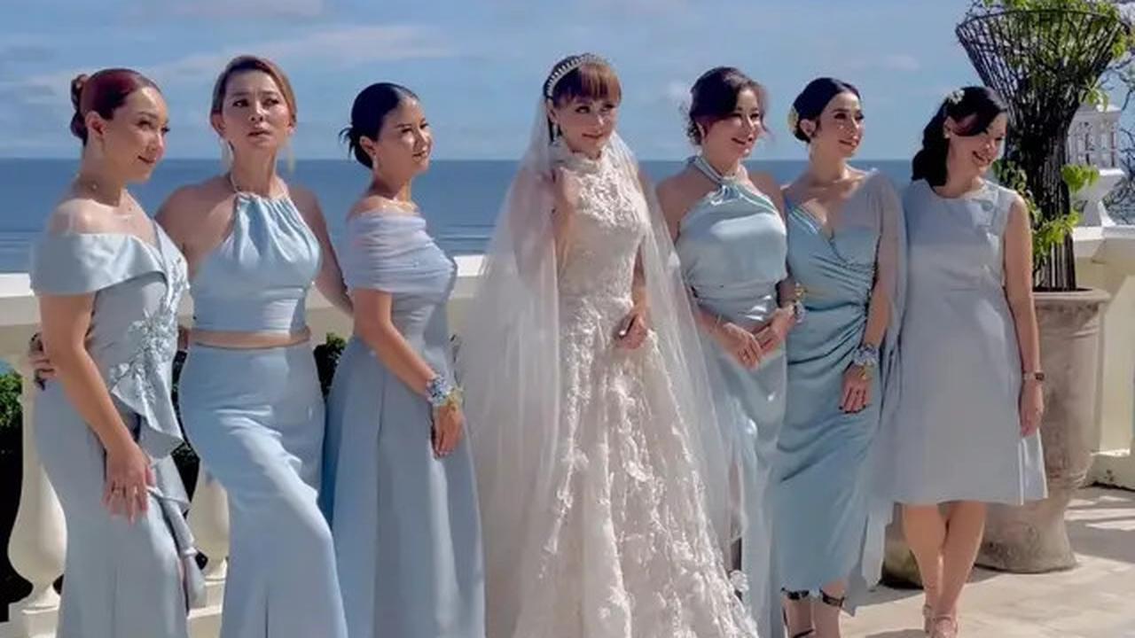8 Potret Pernikahan Kedua Anita Hara Pemeran 'Arisan Brondong' di Bali, Nikahi Bos