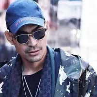 Robby Purba jaga keharmonisan dengan ibunya. (Instagram/robbypurba)