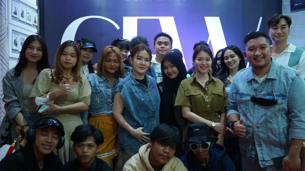 Remaja penggagas Citayem Fashion Week (CFW) seperti Kurma, Wahyu dan Devi bakal dibuat menjadi lebih glowing.