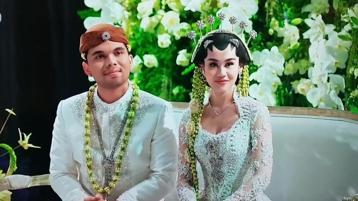 Kastingda shafqatsiz jinsiy aloqani tomosha qiling