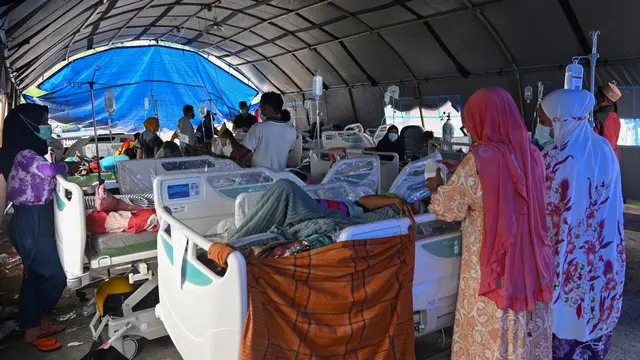 Tenda perawatan korban gempa Mamuju