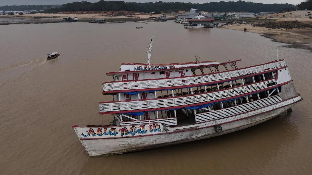Nelson Mendonca, tokoh masyarakat di Santa Helena do Ingles, mengatakan beberapa daerah masih dapat dijangkau dengan kano, namun banyak perahu yang belum mampu membawa perbekalan melalui sungai.<br>