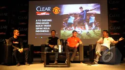 Suasana Jumpa pers gerakan ‘Clear Ayo! Indonesia Bisa Academy’ untuk mencari 11 pemain sepakbola muda berbakat di Indonesia, Jakarta, Jumat (30/1/2015). (Liputan6.com/Andrian M Tunay)