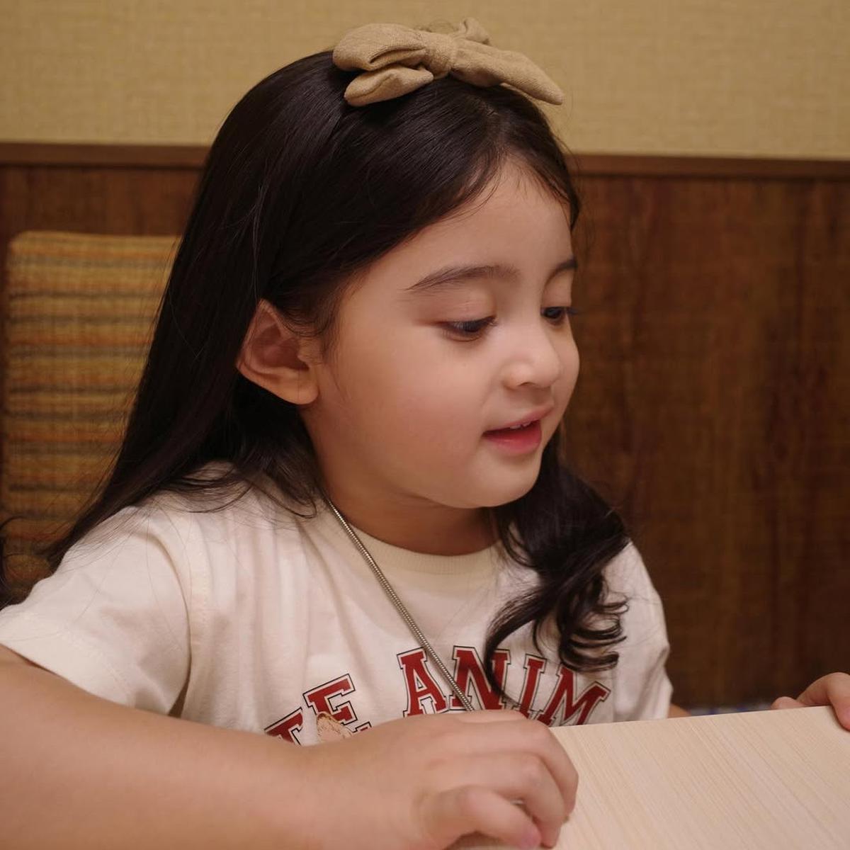 Potret Guzelim Aracelli anak Margin Wieheerm dan Ali Syakieb