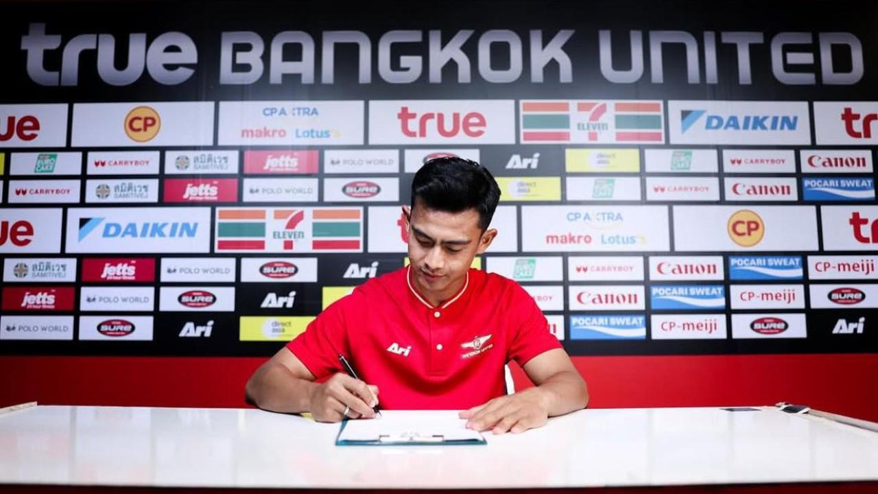 Perjalanan Baru Pratama Arhan di Bangkok United, Didampingi Azizah Salsha Saat Tanda Tangan Kontrak