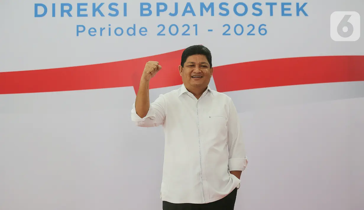 Direktur Kepesertaan BP Jamsostek, Zainudin berpose disela perkenalan jajaran direksi periode 2021-2026 di Plaza BP Jamsostek, Jakarta, Selasa (23/02/2021). (Liputan6.com/Fery Pradolo)