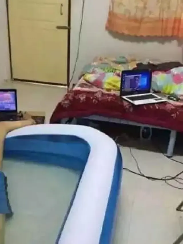 10 Potret Nyeleneh Orang Saat Bermain di Kolam Renang Ini Bikin Geleng Kepala
