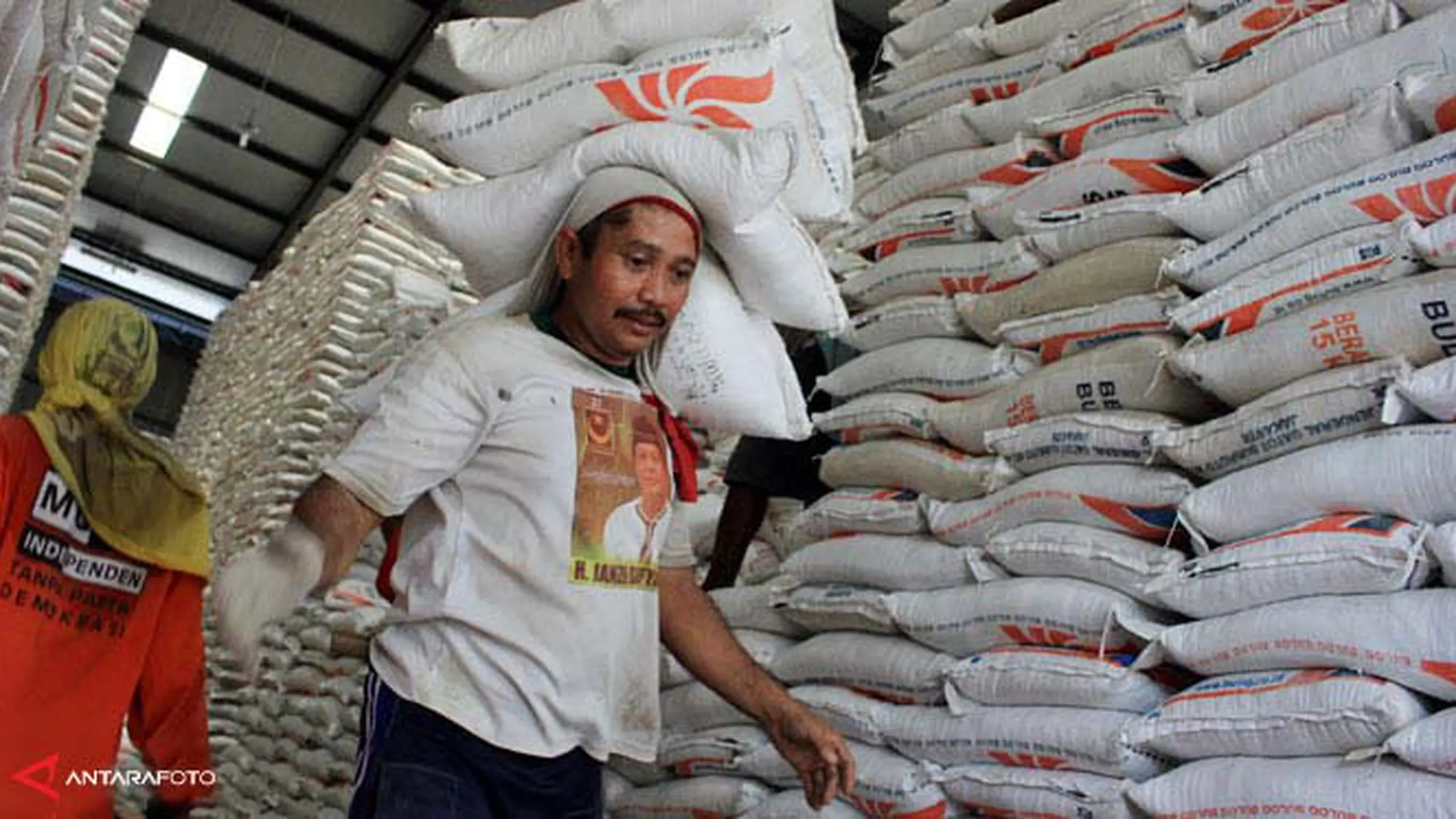Bulog Gelontorkan 700 Ribu Ton Raskin Selama 15 Bulan