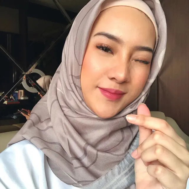 Potret Anya Geraldine Dalam Balutan Hijab (sumber: instagram/anyageraldine)