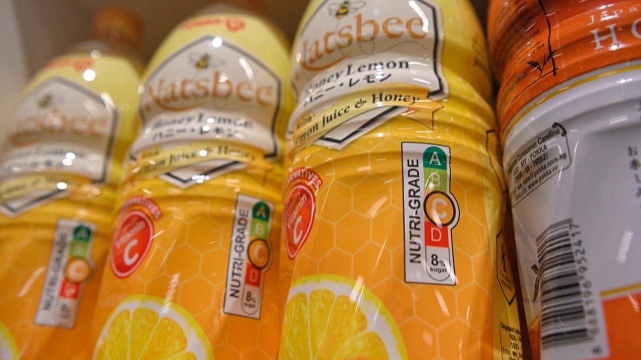 Minuman kemasan yang dijual di Singapura.