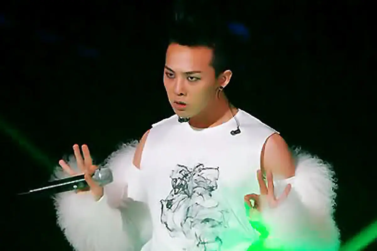 g-dragon-big-bang-130306b.jpg
