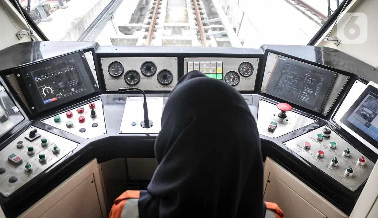 Sejauh ini pembangunan prasarana proyek LRT Jabodebek mencapai 97%, masih dalam koridor waktu yang ditentukan. Proyek ini ditargetkan selesai pada Juli 2023.  (merdeka.com/Iqbal S. Nugroho)
