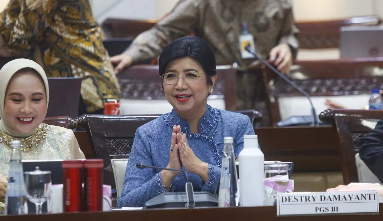 Pejabat Gubernur BI Sementara Destry Damayanti sebelum mengikuti rapat kerja dengan Komisi XI DPR RI terkait asumsi dasar RAPBN 2027 di Kompleks Parlemen, Senayan, Jakarta, Rabu, 2 September 2026. (KLY/ Arie Basuki)