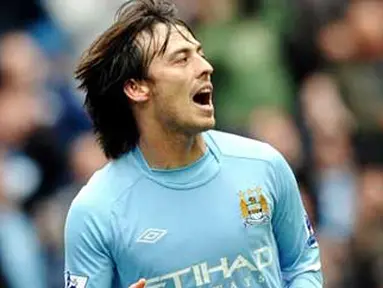 Selebrasi gelandang Manchester City David Silva usai cetak gol ketiga timnya ke gawang Sunderland dalam lanjutan EPL di City of Manchester Stadium, 3 April 2011. City unggul 5-0. AFP PHOTO / PAUL ELLIS