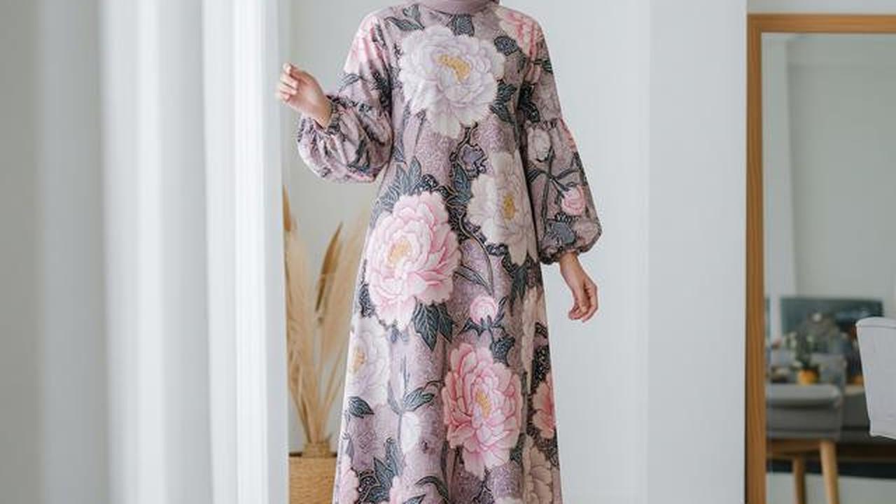 8 Model Gamis Batik Motif Bunga Pastel, Cocok Jadi Tren Busana Muslimah di 2026