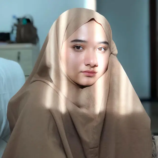 Resmi Menikah, Ini 6 Potret Nadzira Shafa Istri Ameer Azzikra Adik Alvin Faiz