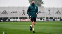 Merih Demiral, bek Juventus asal Turki mulai latihan di Continassa pasca cedera. (Bola.com/Dok. Juventus)