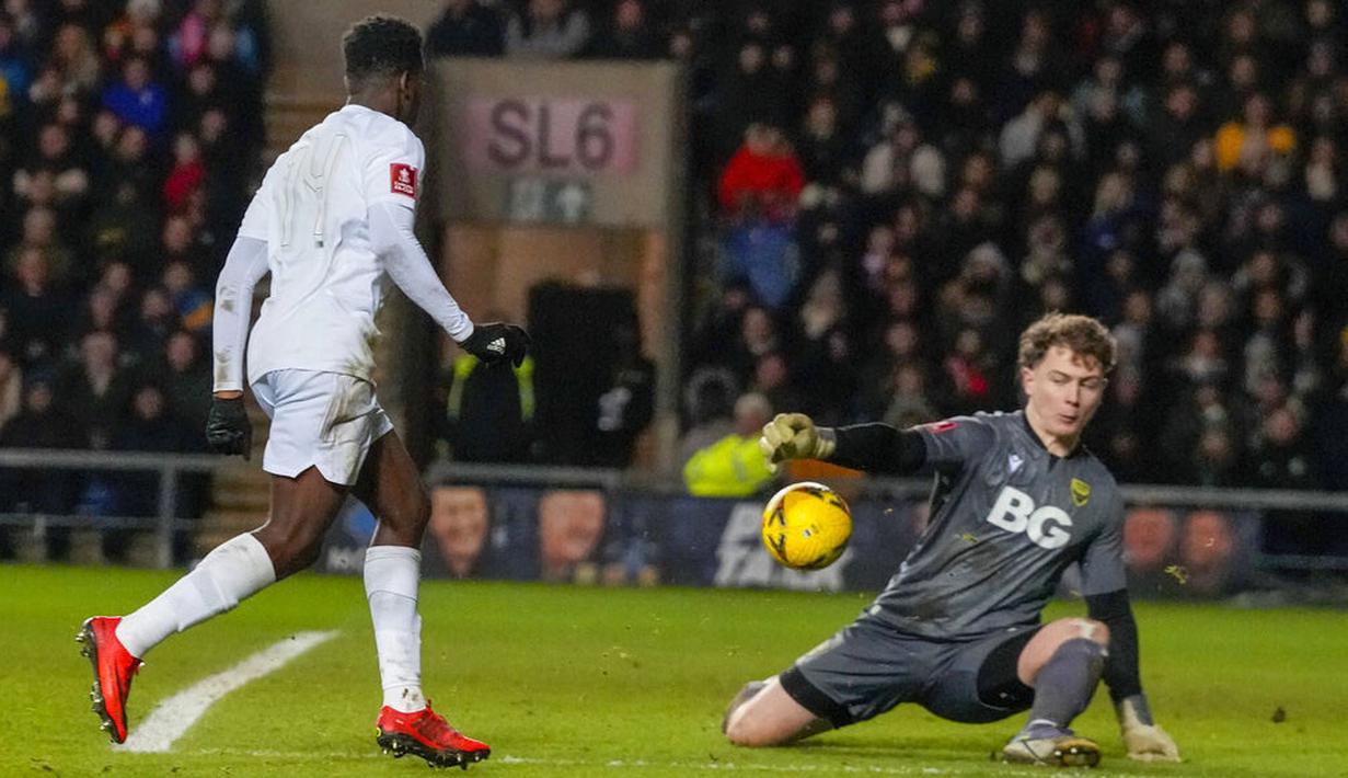 Seluruh gol baru tercipta di babak kedua. Mohamed Elneny lebih dulu memecah kebuntuan di menit ke-63. Lalu dua gol selanjutnya dijaringkan oleh Eddie Nketiah, masing-masing di menit ke-70 dan menit ke-76. (AP Photo/Frank Augstein)