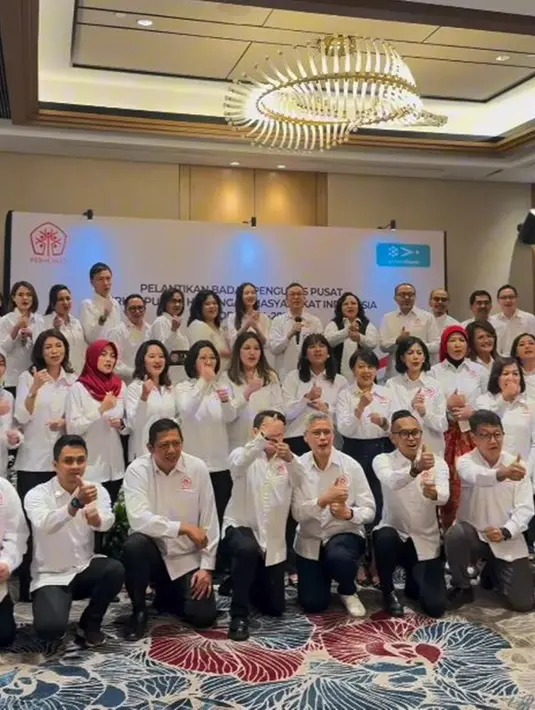 Raline Shah mewakili Kemkomdigi memberi sambutan untuk Pelantikan Badan Pengurus Pusat Perhumas periode 2024-2027. (sumber: Instagram/ralineshah)