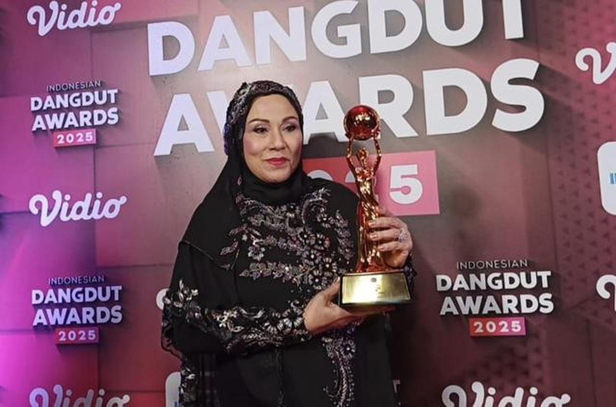 Raih Penghargaan Lifetime Achievement IDA 2025, Camelia Malik Doakan Korban Banjir Sumatera