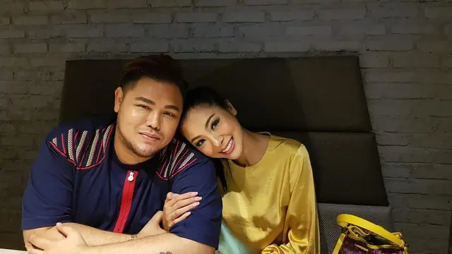 [Bintang] Ivan Gunawan dan Faye Malisorn