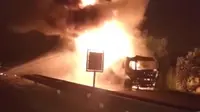 Truk tangki pengangkut Bahan Bakar Minyak (BBM) terbakar di Jalan Tol Belmera (Belawan-Medan-Tanjung Morawa)