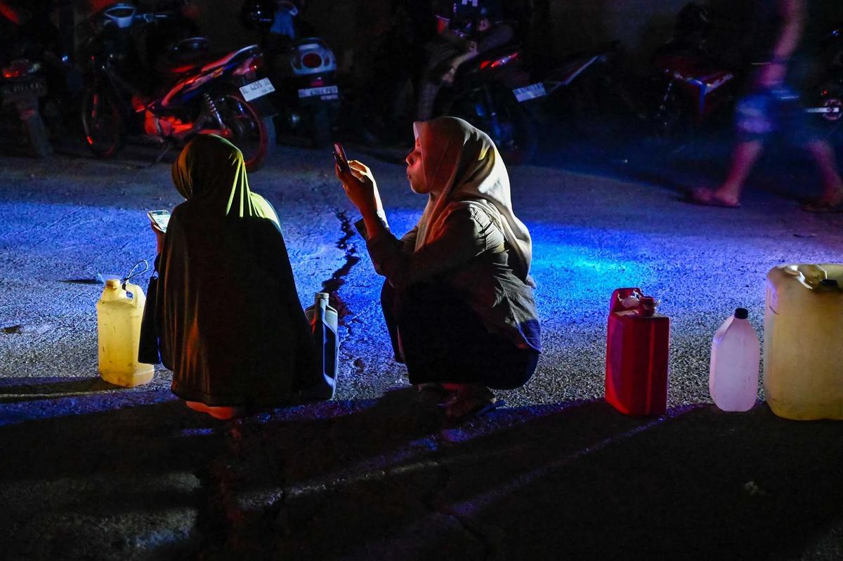 FOTO: Antrean Panjang BBM Warnai Pemulihan Pascabanjir di Sumut dan Aceh