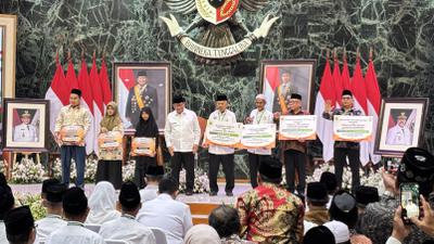 Pramono Berangkatkan 48 Orang Umrah, Mayoritas Marbot Masjid