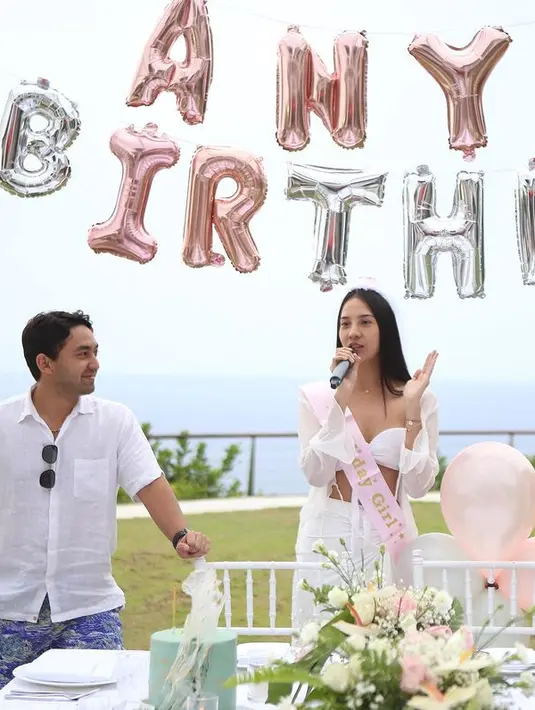 [Instagram/anyageraldine]