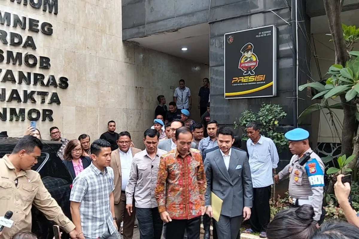 Presiden Ke-7 RI Joko Widodo atau Jokowi melaporkan kasus dugaan ijazah palsu ke Polda Metro Jaya (Liputan6.com/Nanda Perdana Putra)