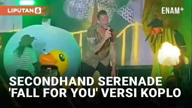 Secondhand Serenade melangsungkan tur di Indonesia. Penampilannya di Now Playing Festival 2023 di Bandung jadi sorotan. John Vesely berduet dengan Feel Koplo bawakan lagu 'Fall For You' versi koplo.