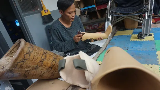 Perajin kaki palsu Bandung