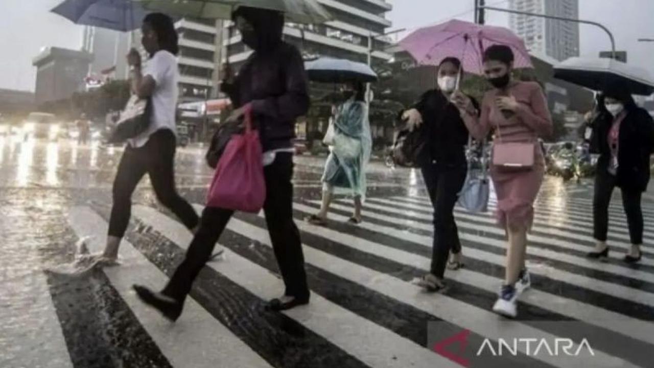 BMKG Prakirakan Jakarta Hujan Lebat pada Rabu, Warga Diimbau Waspada