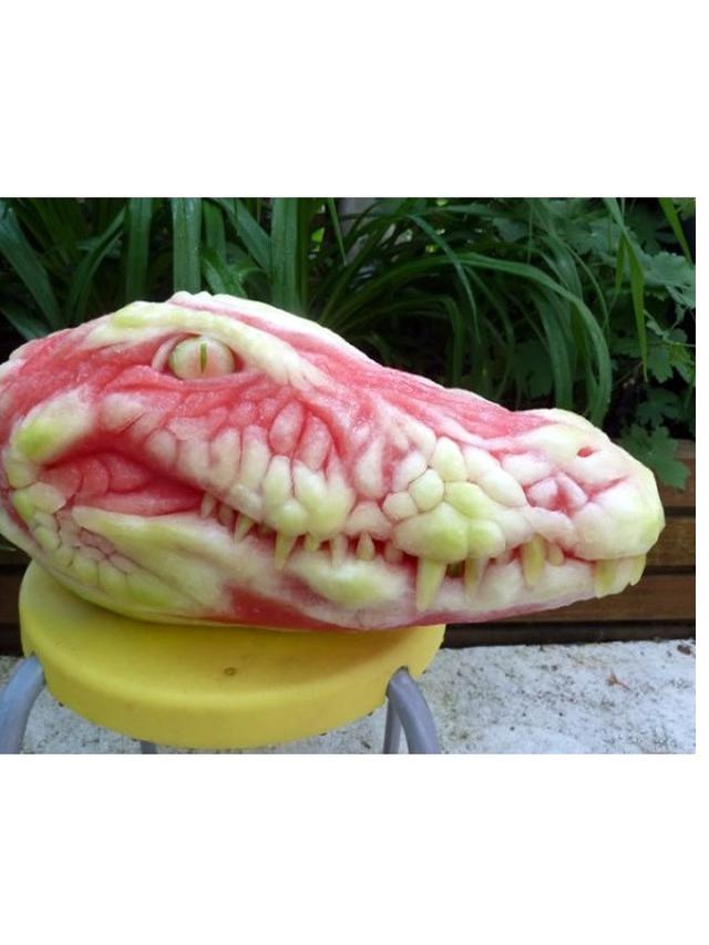 6 Kreasi Seni Ukir Semangka Bentuk Hewan Buas Ini Unik Banget