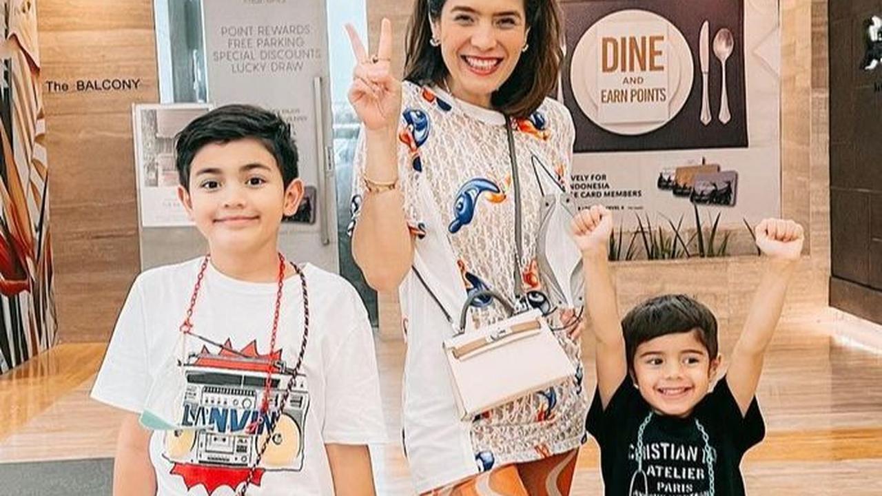 Memiliki dua orang anak bernama Quenzino Acana Naif dan Zenecka Acana Naif, Carissa pun memilih untuk fokus untuk keluarga dan membesarkan kedua putranya.