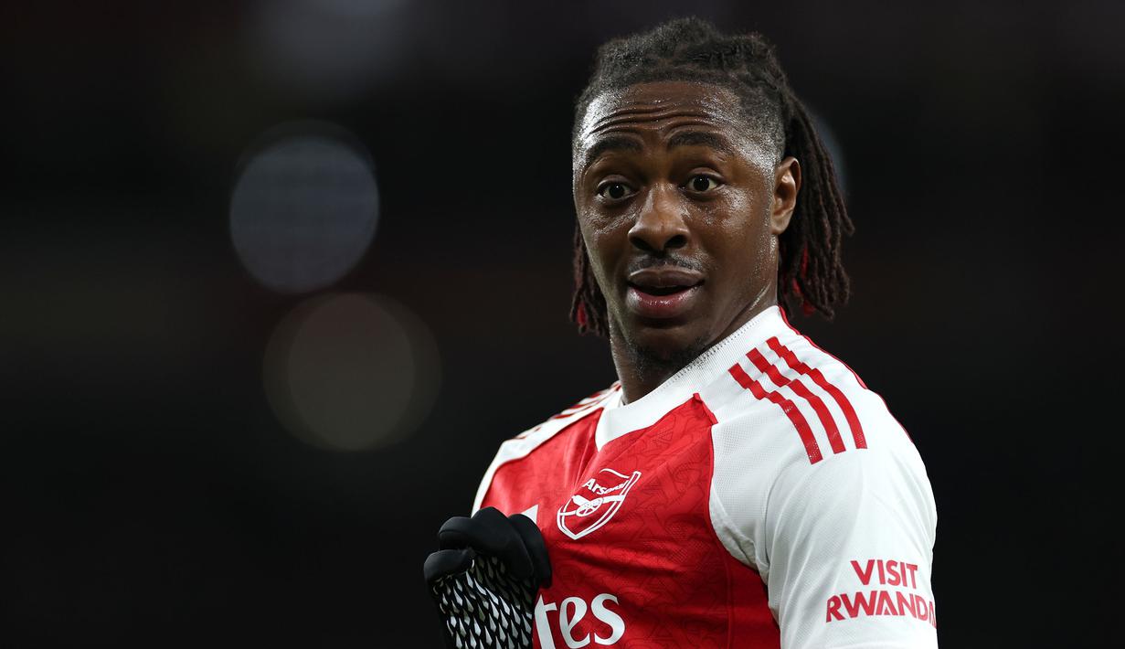 Eberechi Eze menjadi keran gol Arsenal pada menit ke-36 setelah tendangan kerasnya dari luar kotak penalti tak mampu dibendung penjaga gawang Bayer Leverkusen. (AP Photo/Ian Walton)