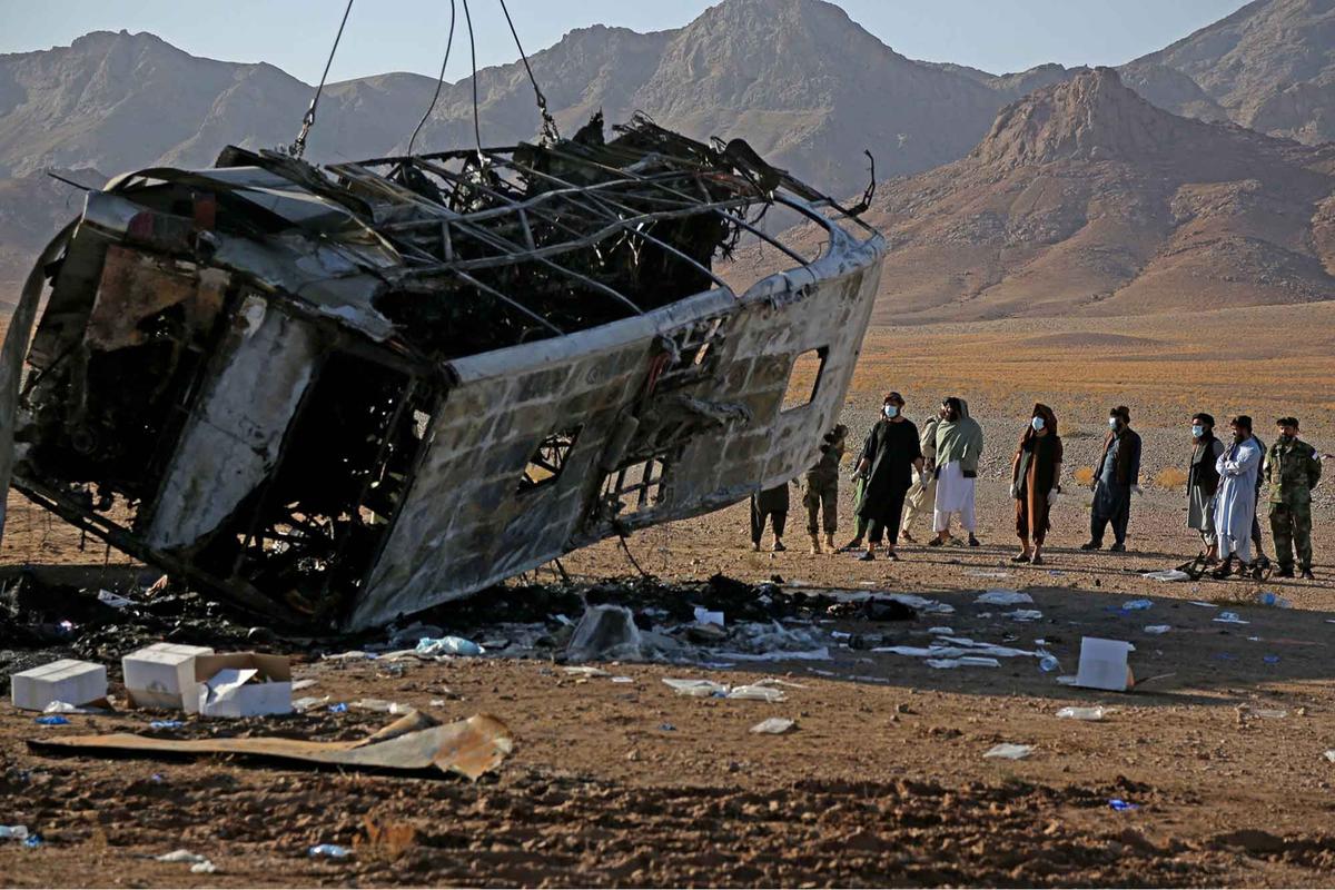 FOTO: Tragedi Maut di Herat,  79 Migran Afghanistan Tewas dalam Kecelakaan Bus