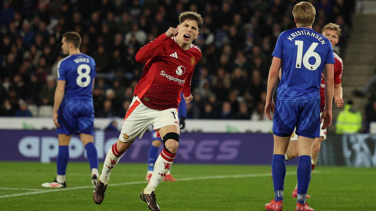 Waduh, MU Larang Alejandro Garnacho Latihan di Carrington?
