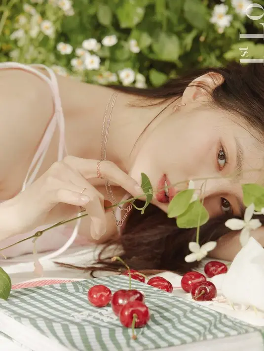 Sejak awal proyek drama tersebut mencuat, Han So Hee mengaku gugup. Ia pun berharap mendapatkan dukungan dari para penggemarnya. (Foto: 1st Look Magazine/sry/KapanLagi)